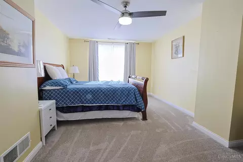 Bedroom - 9275 Whitebirch Dr, Cincinnati, OH 45231 photo 3 of 6