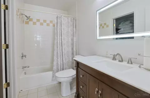Bath - 9275 Whitebirch Dr, Cincinnati, OH 45231 photo 6 of 8