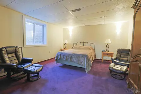 Bedroom - 9275 Whitebirch Dr, Cincinnati, OH 45231 photo 5 of 6