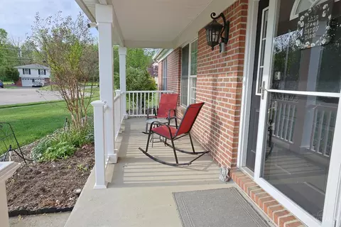 Exterior - 9275 Whitebirch Dr, Cincinnati, OH 45231 photo 3 of 16