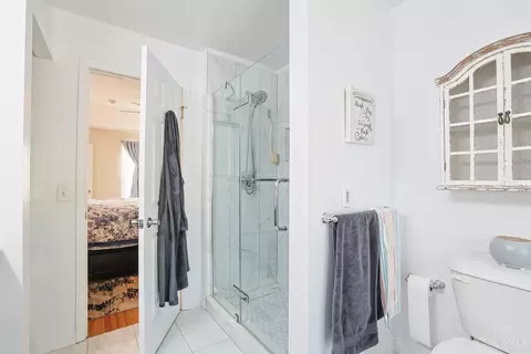 Bath - 9275 Whitebirch Dr, Cincinnati, OH 45231 photo 3 of 8