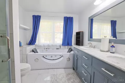 Bath - 9275 Whitebirch Dr, Cincinnati, OH 45231 photo 1 of 8