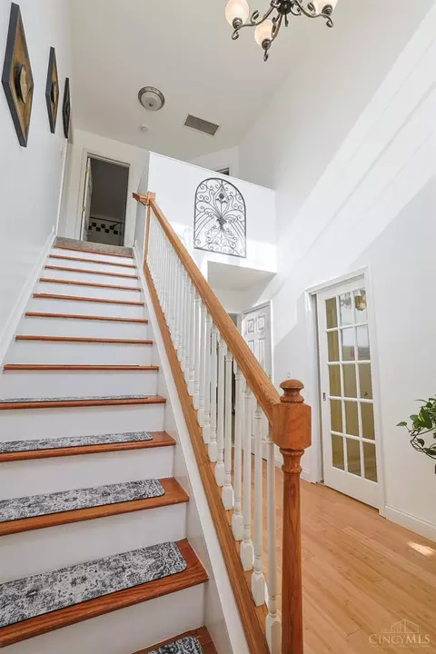 Entry Way - 9275 Whitebirch Dr, Cincinnati, OH 45231 photo 6 of 6