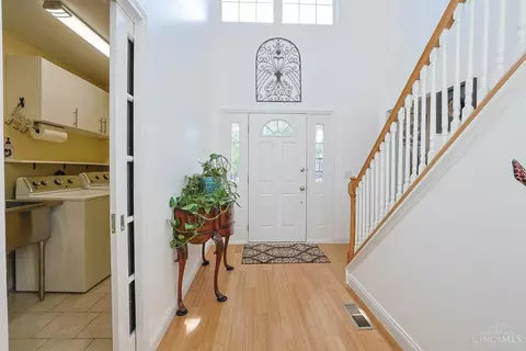 Entry Way - 9275 Whitebirch Dr, Cincinnati, OH 45231 photo 2 of 6