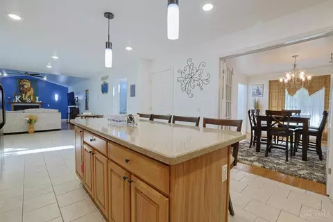 Kitchen - 9275 Whitebirch Dr, Cincinnati, OH 45231 photo 3 of 6