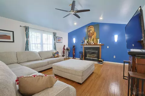 Living - 9275 Whitebirch Dr, Cincinnati, OH 45231 photo 1 of 3