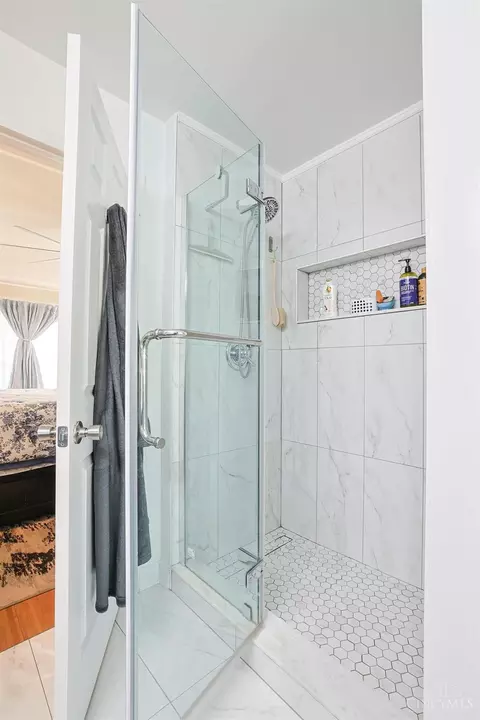 Bath - 9275 Whitebirch Dr, Cincinnati, OH 45231 photo 8 of 8
