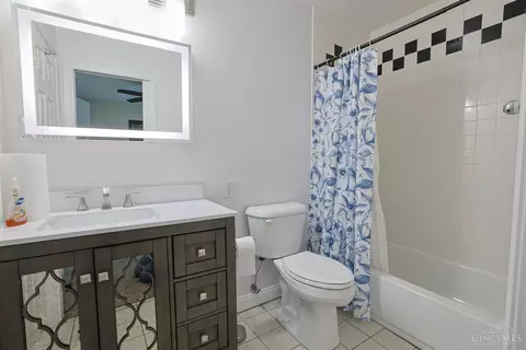 Bath - 9275 Whitebirch Dr, Cincinnati, OH 45231 photo 5 of 8