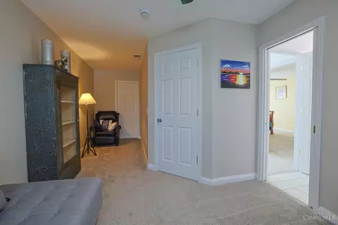 Entry Way - 9275 Whitebirch Dr, Cincinnati, OH 45231 photo 4 of 6