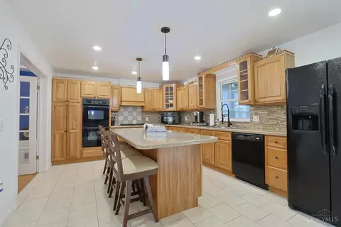 Kitchen - 9275 Whitebirch Dr, Cincinnati, OH 45231 photo 1 of 6