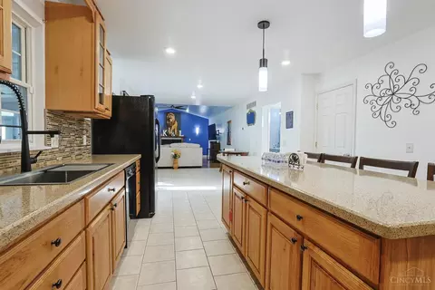 Kitchen - 9275 Whitebirch Dr, Cincinnati, OH 45231 photo 4 of 6