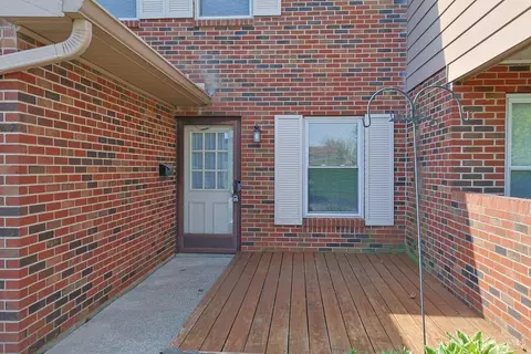 Exterior - 212 Duchess Ln, Cincinnati, OH 45255 photo 2 of 8