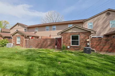 Exterior - 212 Duchess Ln, Cincinnati, OH 45255 photo 6 of 8