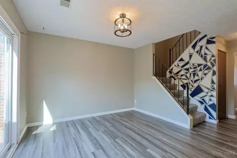 Living - 212 Duchess Ln, Cincinnati, OH 45255 photo 5 of 5