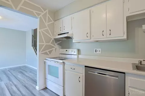 Kitchen - 212 Duchess Ln, Cincinnati, OH 45255 photo 2 of 2
