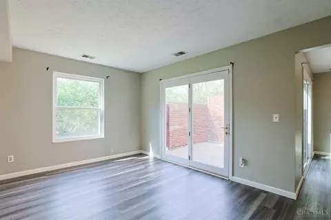Living - 212 Duchess Ln, Cincinnati, OH 45255 photo 2 of 5