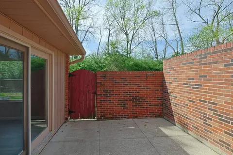 Exterior - 212 Duchess Ln, Cincinnati, OH 45255 photo 3 of 8