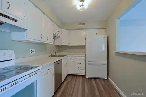 Kitchen - 212 Duchess Ln, Cincinnati, OH 45255 photo 1 of 2