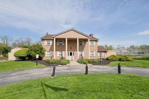 Exterior - 212 Duchess Ln, Cincinnati, OH 45255 photo 5 of 8