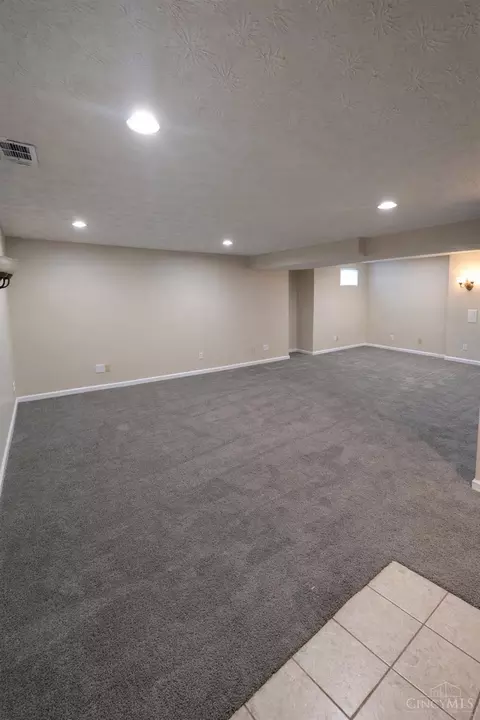 Living - 8724 Galecrest Dr, Hamilton Township, OH 45039 photo 3 of 4