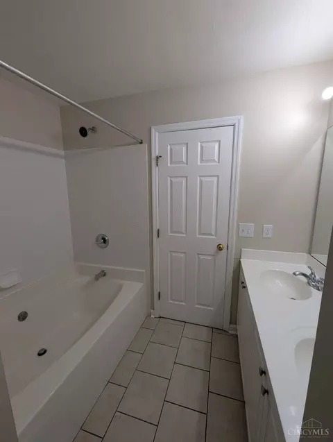 Bath - 8724 Galecrest Dr, Hamilton Township, OH 45039 photo 3 of 5