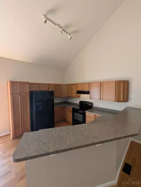 Kitchen - 8724 Galecrest Dr, Hamilton Township, OH 45039 photo 3 of 4