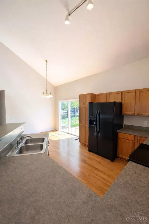Kitchen - 8724 Galecrest Dr, Hamilton Township, OH 45039 photo 2 of 4