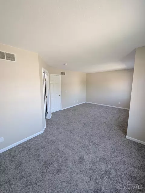Bedroom - 8724 Galecrest Dr, Hamilton Township, OH 45039 photo 3 of 5