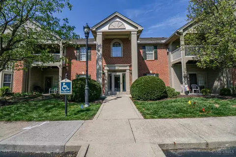 8003 Pinnacle Point Dr, West Chester, OH 45069