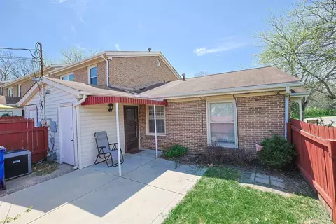 Exterior - 2009 Sunset Dr, Hamilton, OH 45013 photo 8 of 9
