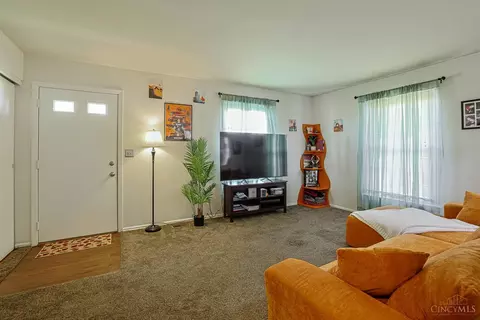 Entry Way - 2009 Sunset Dr, Hamilton, OH 45013 photo 1 of 1