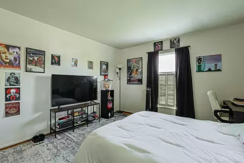 Bedroom - 2009 Sunset Dr, Hamilton, OH 45013 photo 2 of 5