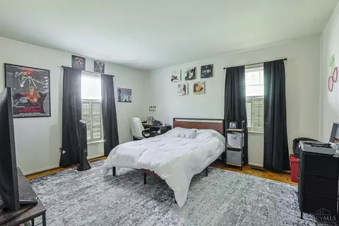 Bedroom - 2009 Sunset Dr, Hamilton, OH 45013 photo 1 of 5