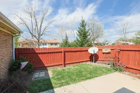 Exterior - 2009 Sunset Dr, Hamilton, OH 45013 photo 6 of 9