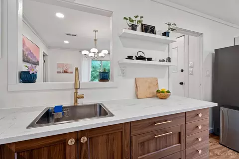 Kitchen - 4636 Ashtree Dr, Cincinnati, OH 45223 photo 3 of 4