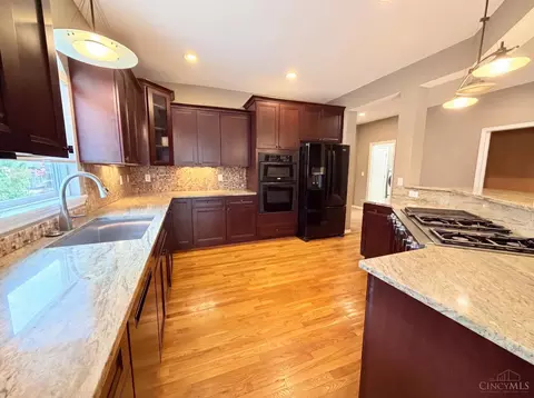 Kitchen - 8016 Stonegate Dr, Cincinnati, OH 45255 photo 1 of 5