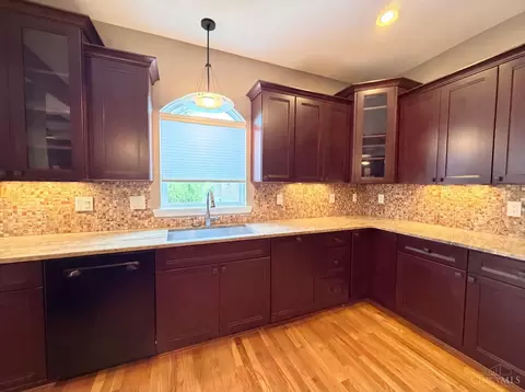 Kitchen - 8016 Stonegate Dr, Cincinnati, OH 45255 photo 5 of 5