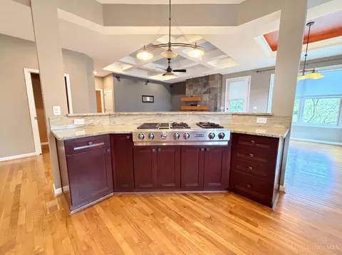Kitchen - 8016 Stonegate Dr, Cincinnati, OH 45255 photo 4 of 5