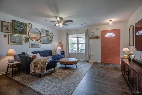 Entry Way - 2618 Ruby Ln, Middletown, OH 45044 photo 2 of 2