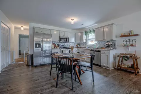 Kitchen - 2618 Ruby Ln, Middletown, OH 45044 photo 2 of 2