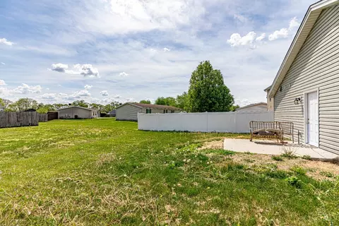 Exterior - 2618 Ruby Ln, Middletown, OH 45044 photo 7 of 7
