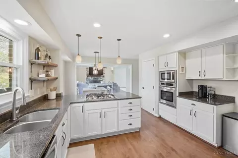 Kitchen - 660 Brandy Way, Cincinnati, OH 45244 photo 7 of 9