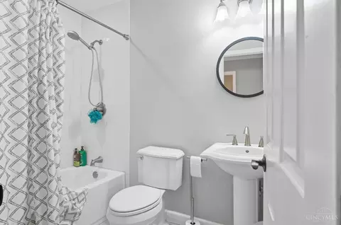 Bath - 660 Brandy Way, Cincinnati, OH 45244 photo 3 of 6