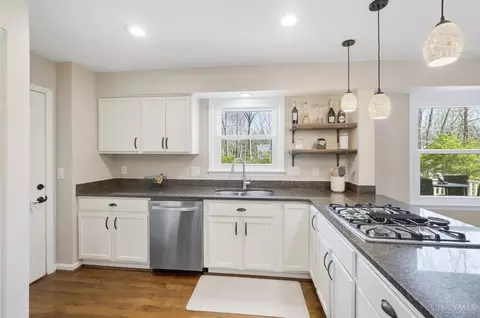 Kitchen - 660 Brandy Way, Cincinnati, OH 45244 photo 8 of 9