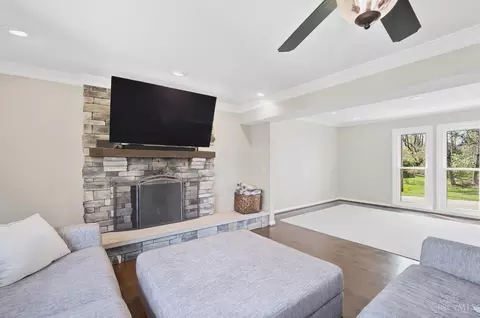 Living - 660 Brandy Way, Cincinnati, OH 45244 photo 5 of 7