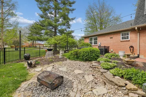 Exterior - 573 Pepper Ridge Rd, Cincinnati, OH 45244 photo 6 of 14