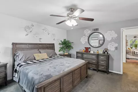 Bedroom - 573 Pepper Ridge Rd, Cincinnati, OH 45244 photo 3 of 7