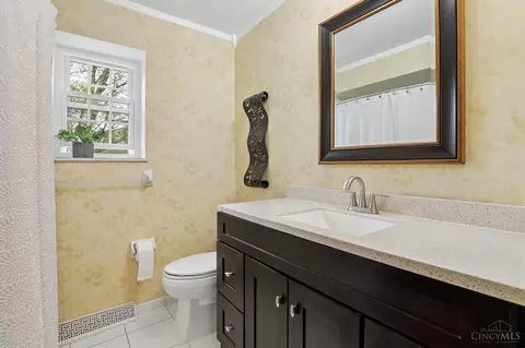 Bath - 573 Pepper Ridge Rd, Cincinnati, OH 45244 photo 4 of 4