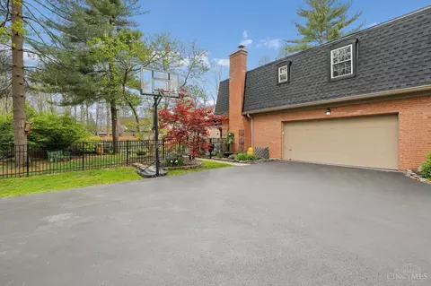 Exterior - 573 Pepper Ridge Rd, Cincinnati, OH 45244 photo 7 of 14