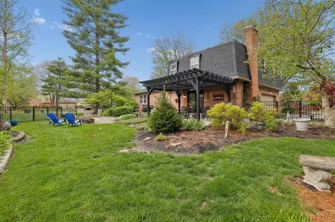 Exterior - 573 Pepper Ridge Rd, Cincinnati, OH 45244 photo 5 of 14